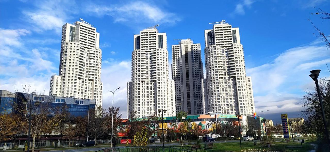 18Th & 16H Floor Secure Luxury Condos With Pool & Fitness Included In Price Szkopje Kültér fotó
