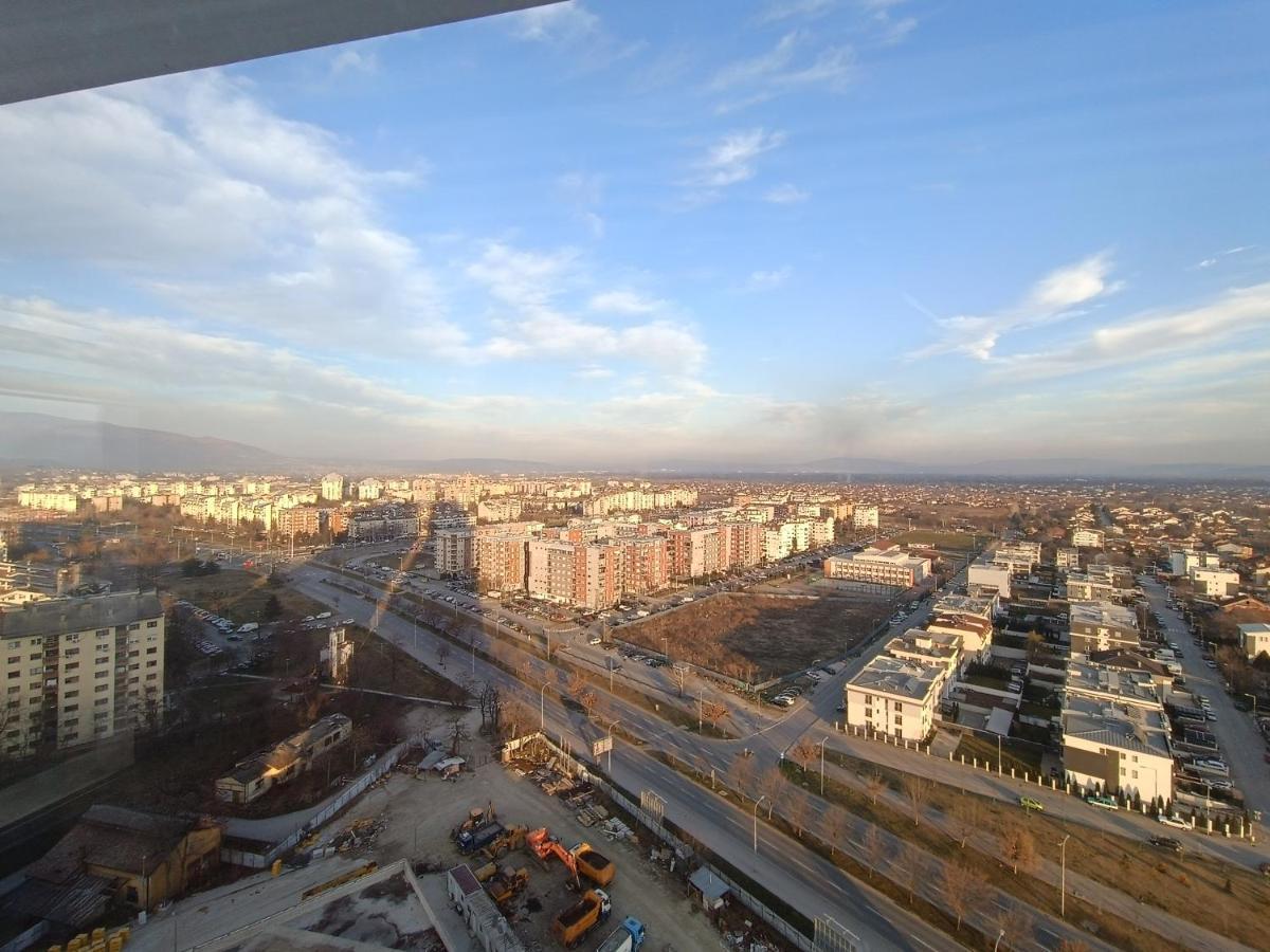18Th & 16H Floor Secure Luxury Condos With Pool & Fitness Included In Price Szkopje Kültér fotó