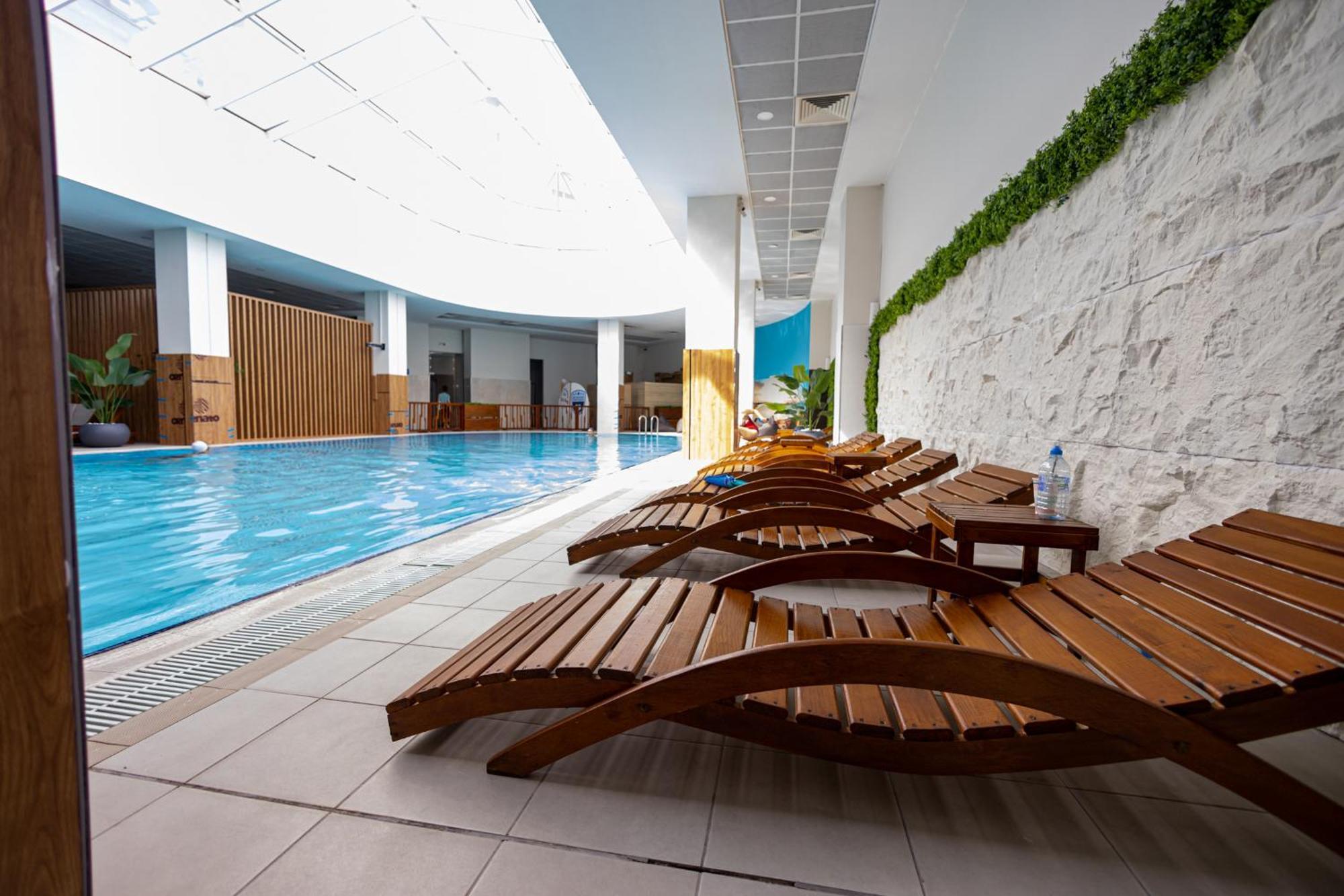 18Th & 16H Floor Secure Luxury Condos With Pool & Fitness Included In Price Szkopje Kültér fotó