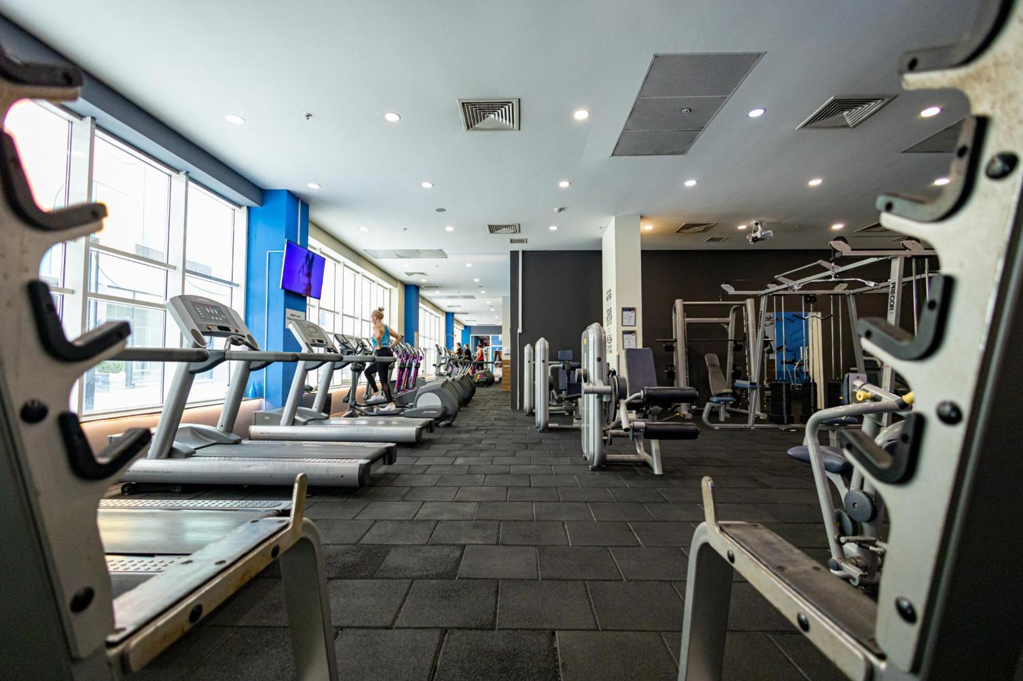 18Th & 16H Floor Secure Luxury Condos With Pool & Fitness Included In Price Szkopje Kültér fotó
