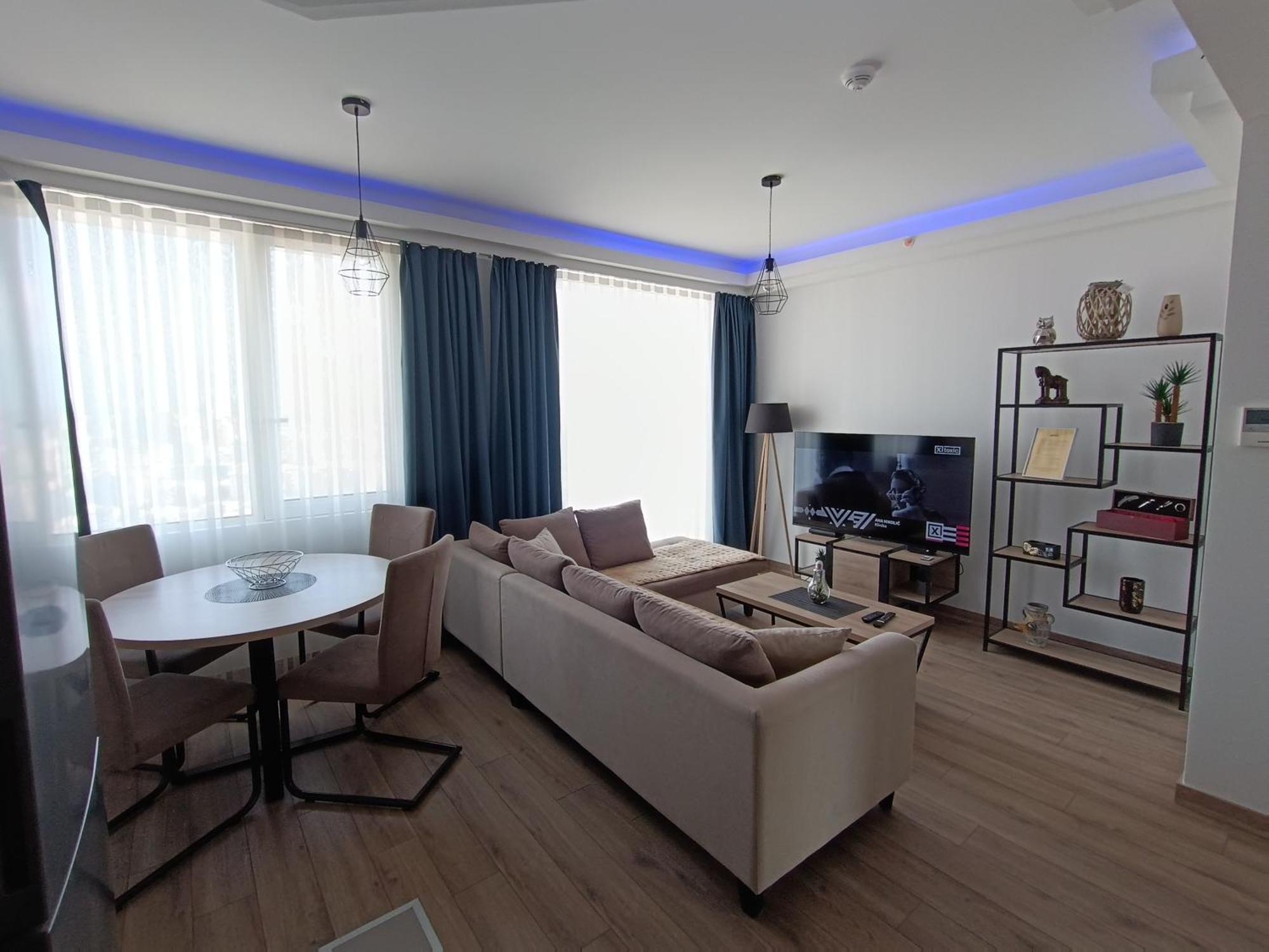 18Th & 16H Floor Secure Luxury Condos With Pool & Fitness Included In Price Szkopje Kültér fotó