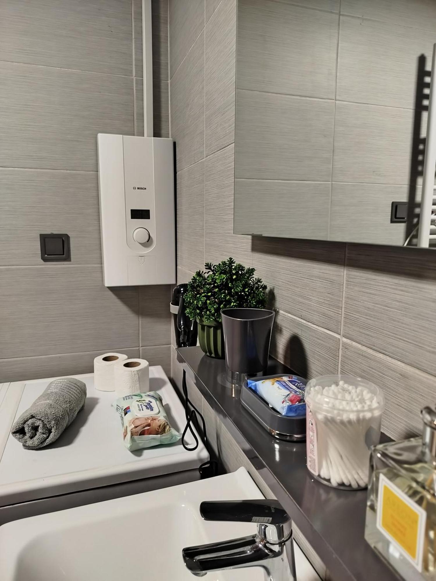 18Th & 16H Floor Secure Luxury Condos With Pool & Fitness Included In Price Szkopje Kültér fotó