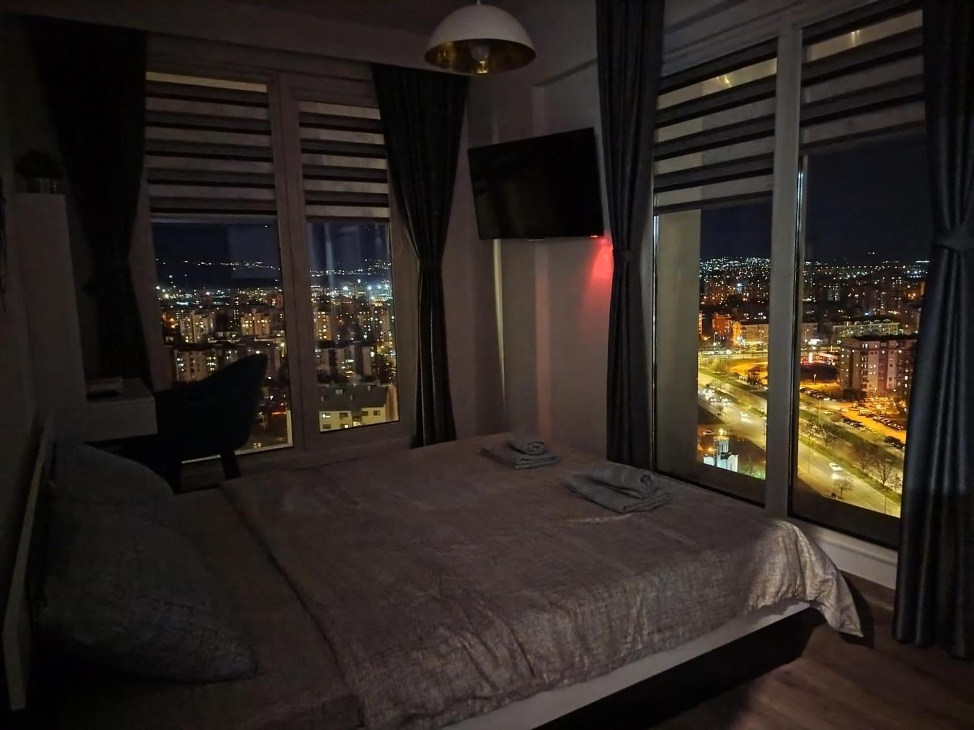 18Th & 16H Floor Secure Luxury Condos With Pool & Fitness Included In Price Szkopje Kültér fotó