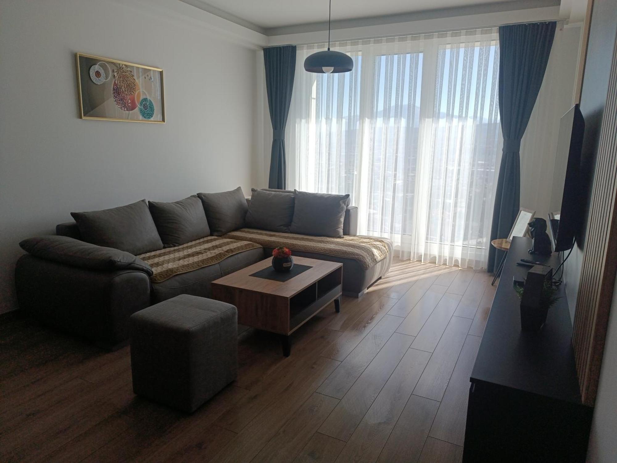 18Th & 16H Floor Secure Luxury Condos With Pool & Fitness Included In Price Szkopje Kültér fotó
